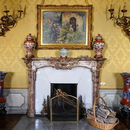 Bed & Breakfast Art Experience *